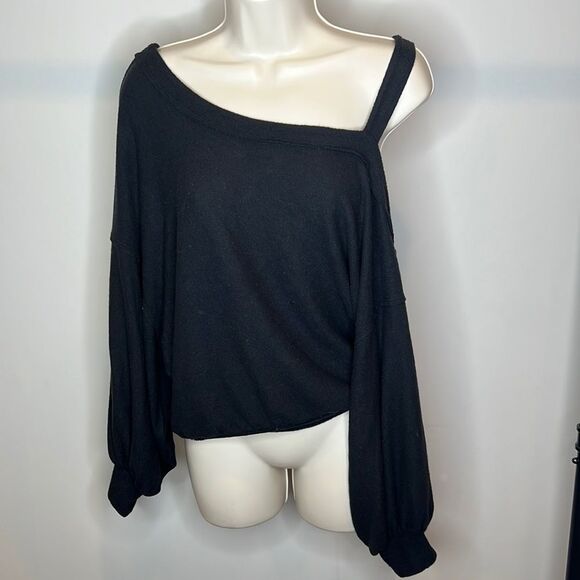Free people off the shoulder top. Size xs - Picture 1 of 6